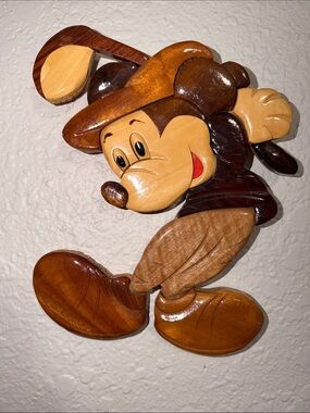 vintage 1980s handmade wooden wall hanging featuring Mickey Mouse golfing